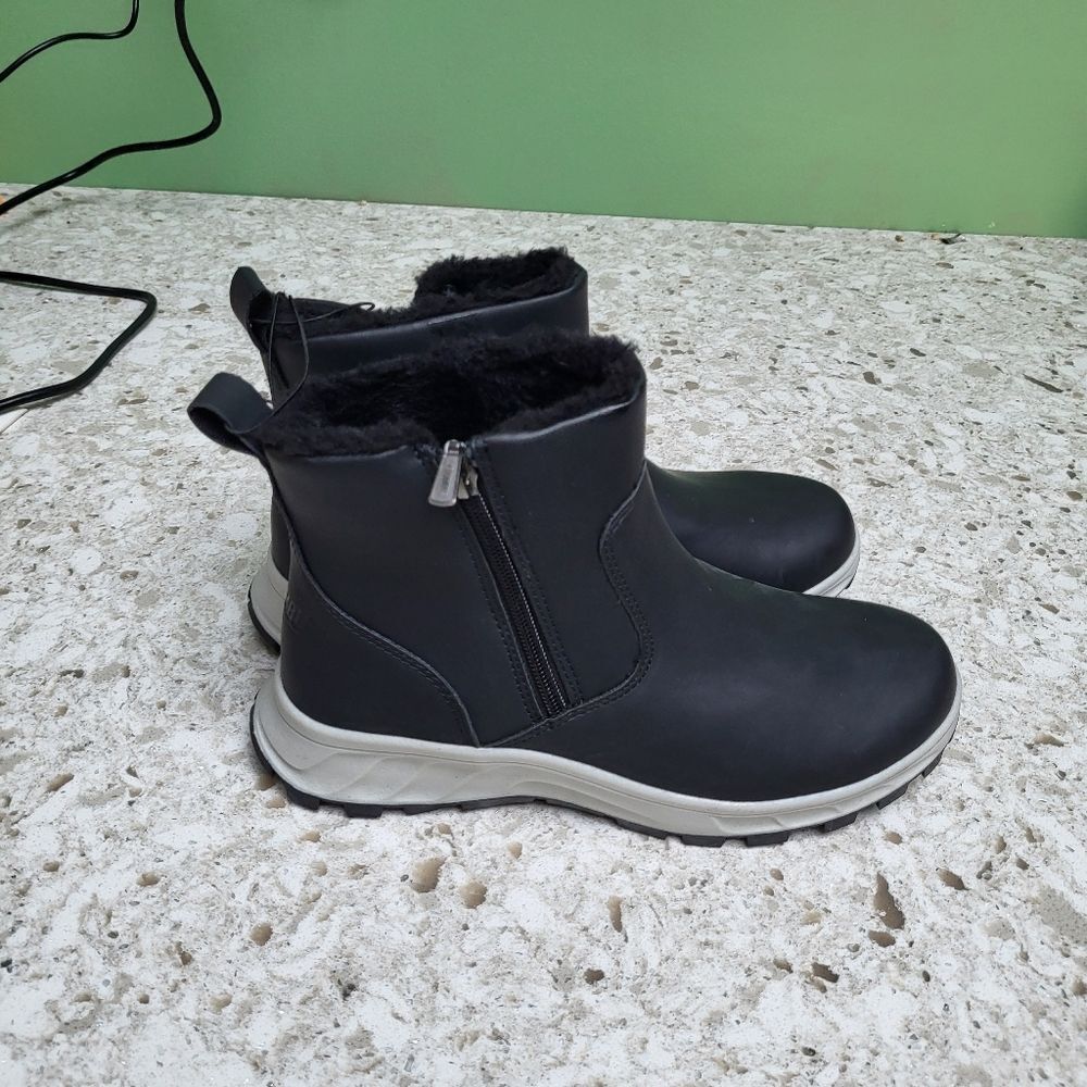 NEW Khombu All- Weather Water Repellant Boots with Side Zipper - Size 9